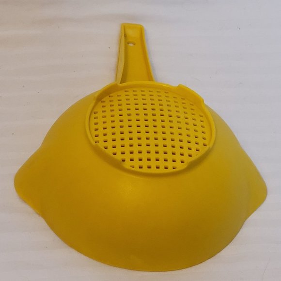 Vintage Tupperware Yellow Colander 1200 Small 11 Inches by 8 Inches - Picture 4 of 6